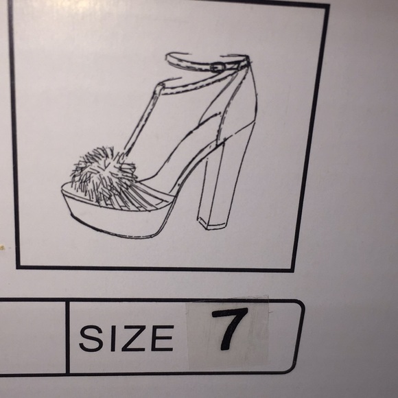 Qupid Woman’s Red Pumps Platform Heels Open Toe Real Rabbit Fur Pom Poms Size 7 - Picture 12 of 16